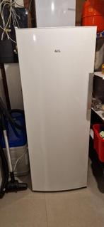 Aeg koelkast RKB532F2DW, Elektronische apparatuur, Koelkasten en IJskasten, Ophalen, Zonder vriesvak, 200 liter of meer, Zo goed als nieuw