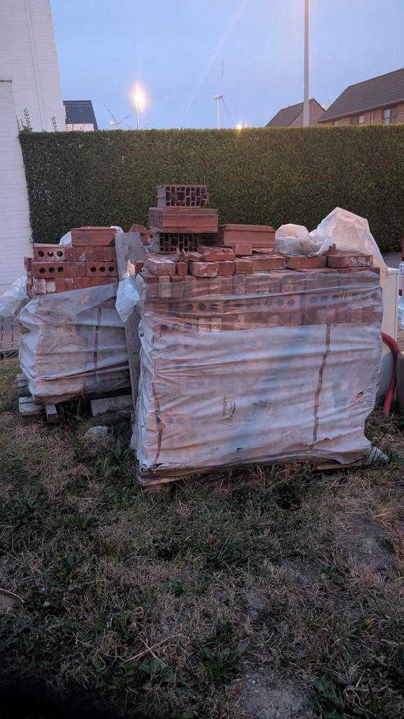 Gevelstenen Tongerse en Zevendongse RV, Doe-het-zelf en Bouw, Metselstenen, Zo goed als nieuw, Ophalen