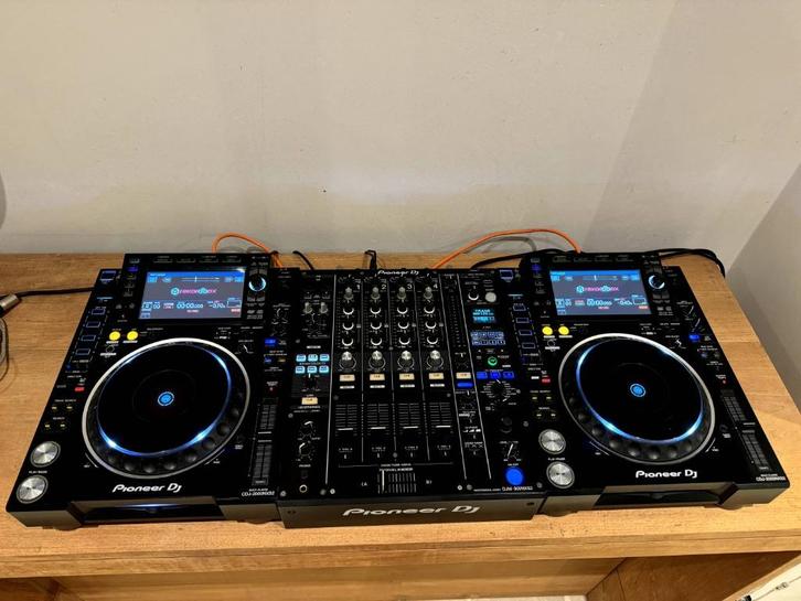 2x Pioneer CDJ 2000 Nexus 2 + DJM 900NXS2 (incl. flightcase), Muziek en Instrumenten, Dj-sets en Draaitafels, Zo goed als nieuw