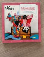 Zelfmaak-ideeën voor de verkleedkoffer. La maison Victor, Ophalen of Verzenden, Zo goed als nieuw