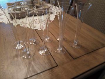 champagne glazen 8euro voor de 8 glazen beschikbaar voor biedingen