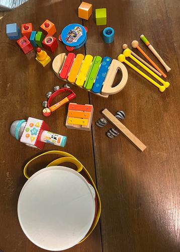 Houten muziek instrumenten voor kinderen beschikbaar voor biedingen