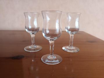 3 verres à lait de poule