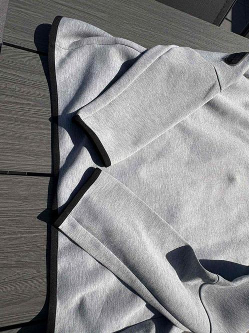 pull à capuche Nike Tech Fleece, Kleding | Dames, Truien en Vesten, Zo goed als nieuw, Grijs, Ophalen of Verzenden