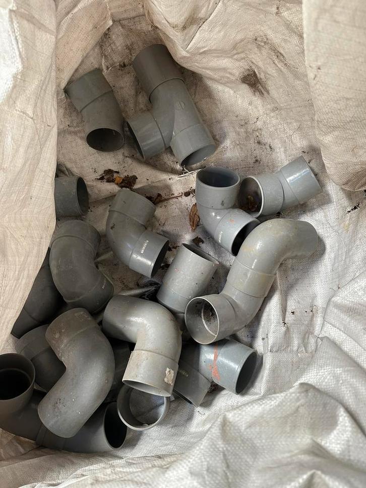 PVC afvoer hulpstukken 90mm – diverse bochten en T-stukken, Doe-het-zelf en Bouw, Buizen en Afvoer, Zo goed als nieuw, Afvoer