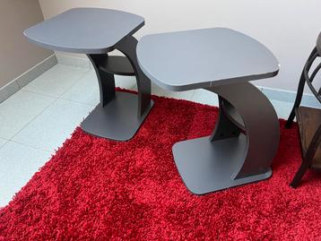 2 nachtkastjes bijzettafeltjes beschikbaar voor biedingen