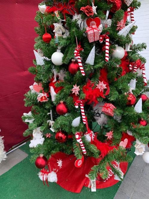 kerstboom met ornamenten 2.10 meter, Diversen, Kerst, Zo goed als nieuw, Ophalen