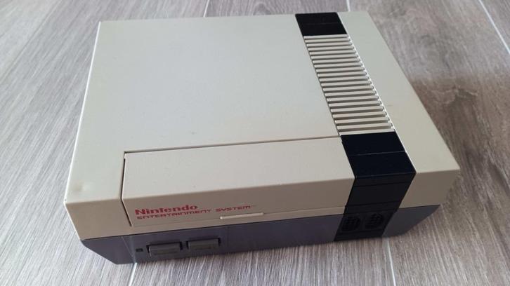 Ninendo NES original (1985) in werkende staat + acc. + games, Games en Spelcomputers, Spelcomputers | Nintendo NES, Gebruikt, Met 2 controllers