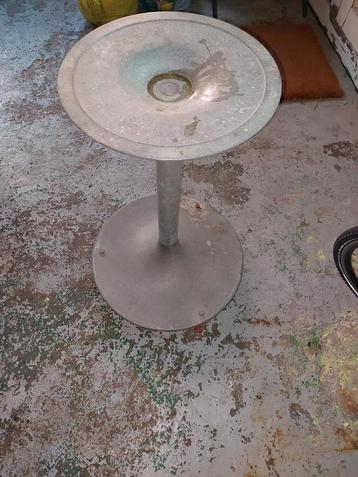 DRAAI EN DECORATIETAFEL MET REMMEN VOOR HET TER PLAATSE TE B beschikbaar voor biedingen