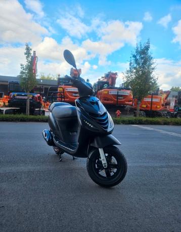 Piaggio Zip Matt Black 50cc klasse A 4 takt 2017 - 10.330 km beschikbaar voor biedingen