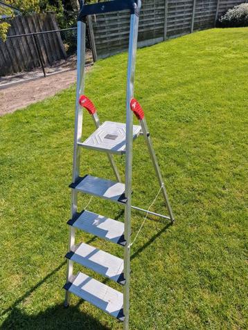 Trapladder 5 treden, Doe-het-zelf en Bouw, Ladders en Trappen, Ophalen, Zo goed als nieuw, Minder dan 2 meter