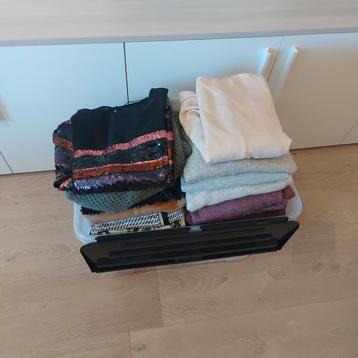 Groot pakket dameskledij beschikbaar voor biedingen
