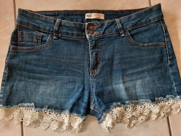 Jeansshort - maat 42 beschikbaar voor biedingen