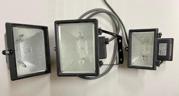 3 buiten spotlampen, ideaal voor oprit, tuin, terras, ... beschikbaar voor biedingen