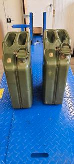 2 metalen jerrycan 20L., Ophalen