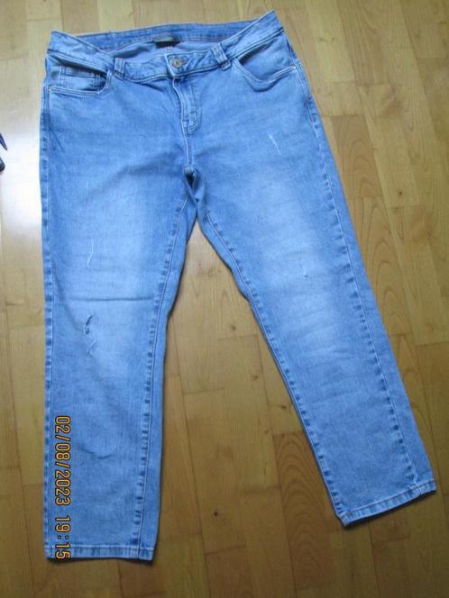 Pantacourt en jeans délavé « Yessica – C&A » T 42, Kleding | Dames, Spijkerbroeken en Jeans, Gedragen, W33 - W36 (confectie 42/44)