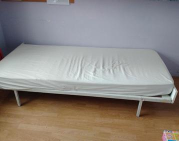 Eenpersoonsbed 90x200 inclusief matras en lattenbodem, Huis en Inrichting, Ophalen of Verzenden, Gebruikt