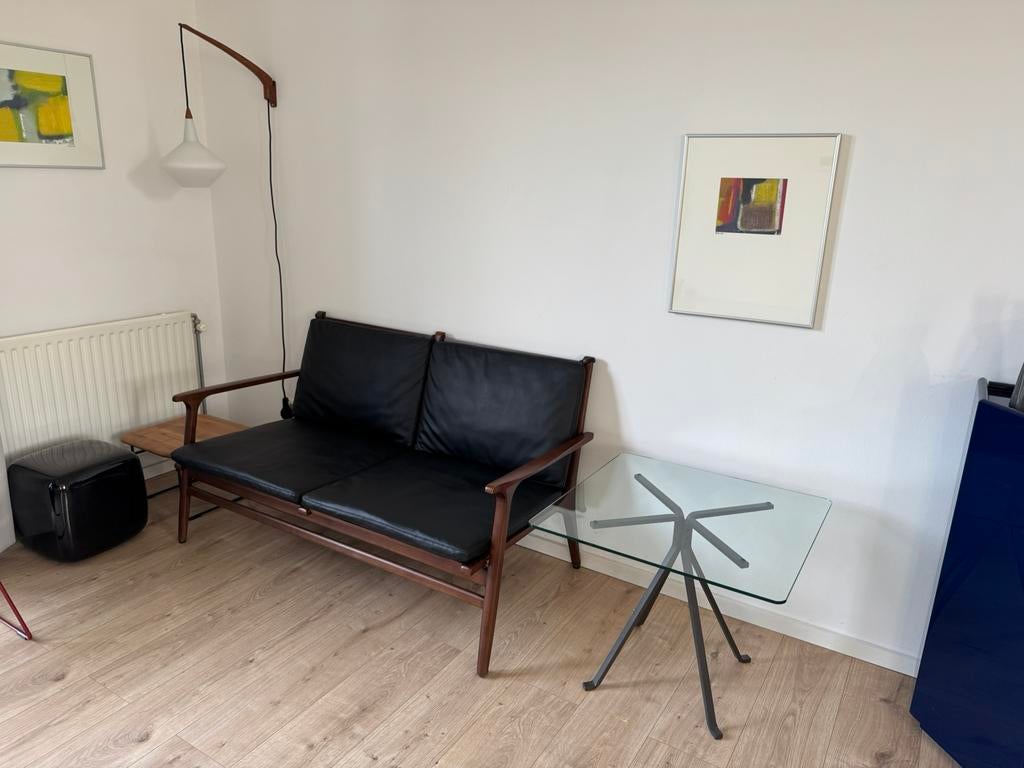 Twee-zits bank. Merk: Rén Lounge Chair van Stellar Works., Ophalen, Gebruikt, Leer, Minder dan 150 cm