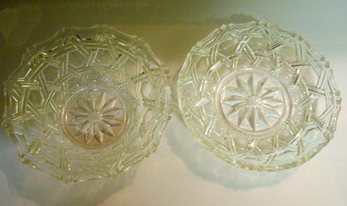 nieuw glazen schaaltje met schoteltje - perfecte staat, Huis en Inrichting, Keuken | Servies, Nieuw, Schaal of Schalen, Effen