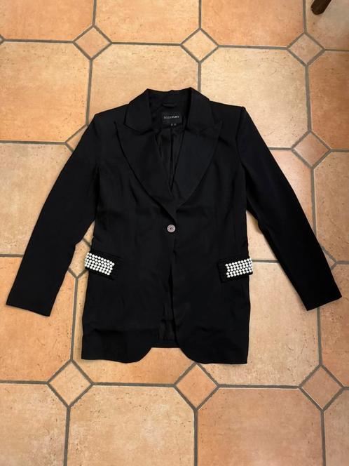 Zwarte blazer versierd met parels - NIEUW, Kleding | Dames, Jasjes, Kostuums en Pakken, Zwart, Ophalen of Verzenden