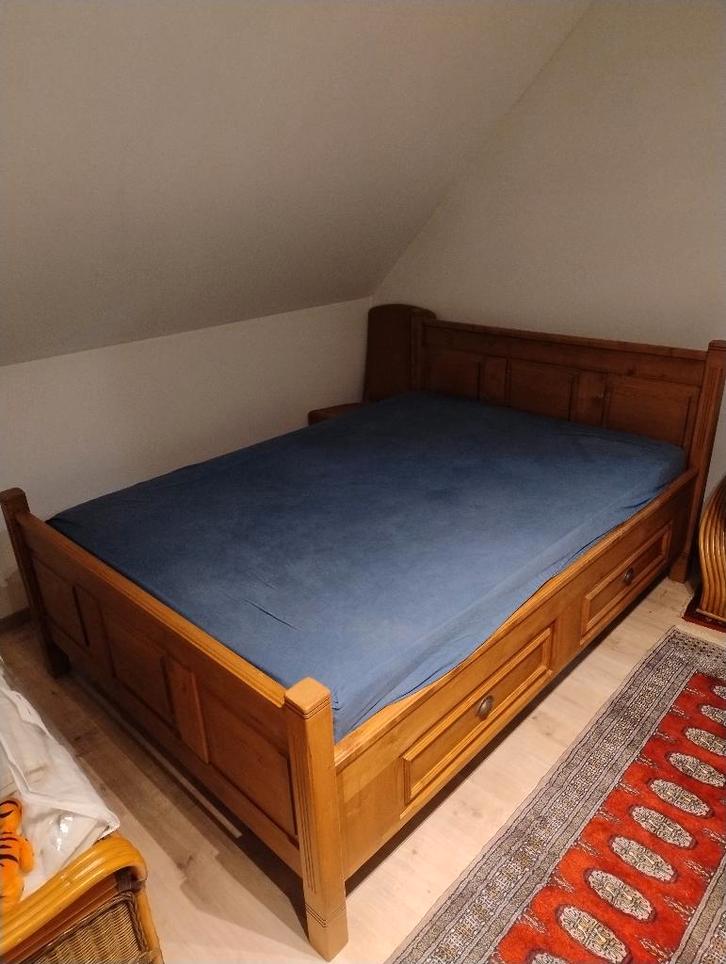 Lichtgrenen dubbel bed (massief hout), Huis en Inrichting, Slaapkamer | Bedden, Zo goed als nieuw, Tweepersoons, Overige maten