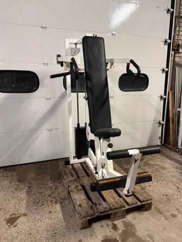 Technogym Isotonic shoulderpress / shoulder press beschikbaar voor biedingen