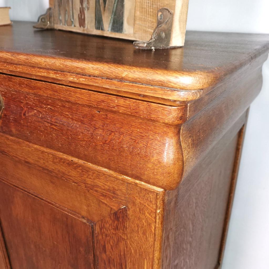 Antieke Louis Philippe linnenkast in eik, Enlèvement