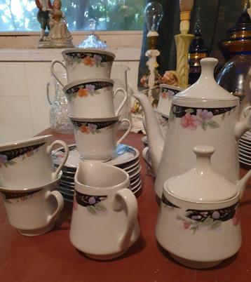 19 delig servies (2 maal) beschikbaar voor biedingen
