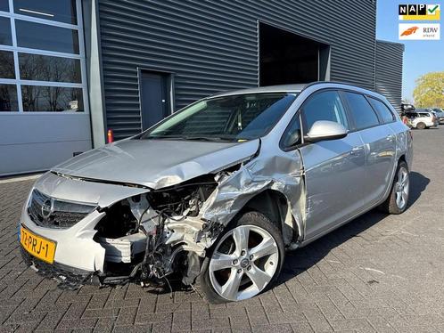 Opel Astra Sports Tourer 1.6 Turbo Cosmo, Auto diversen, Ongevalwagen, Handgeschakeld, Benzine, Break, Zilver of Grijs