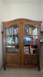 Boekenkast, vitrinekast en houten bureau, Ophalen