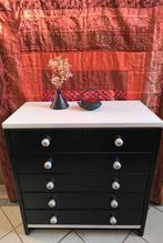 Jolie commode à tiroirs, Enlèvement