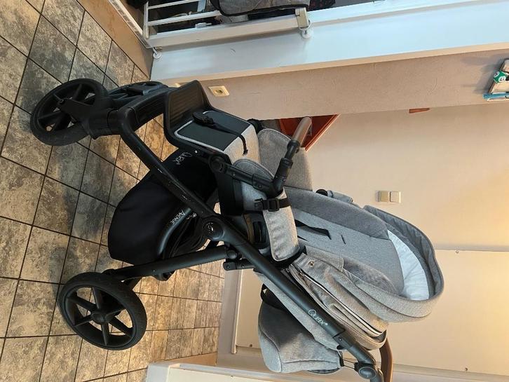 Buggy quax avenue 3 in 1, Enfants & Bébés, Buggys, Utilisé, Autres marques, Protection de pluie, Dossier réglable, Couverture pieds