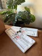 2 handdoeken katten humor, Maison & Meubles, Cuisine | Linge de cuisine, Enlèvement ou Envoi, Comme neuf, Blanc, Torchon ou Serviette