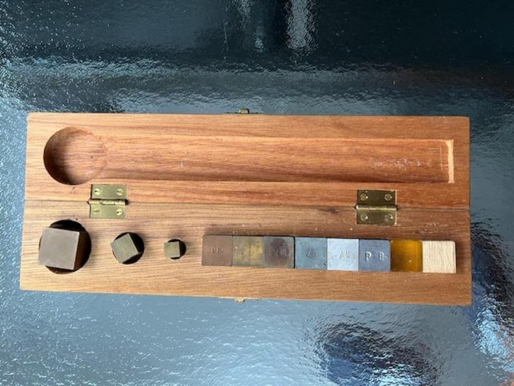 DICHTHEID ELEMENT FE AL CU HOUT GLAS KUBUSSEN LABO SCHOOL, Diversen, Schoolbenodigdheden, Ophalen