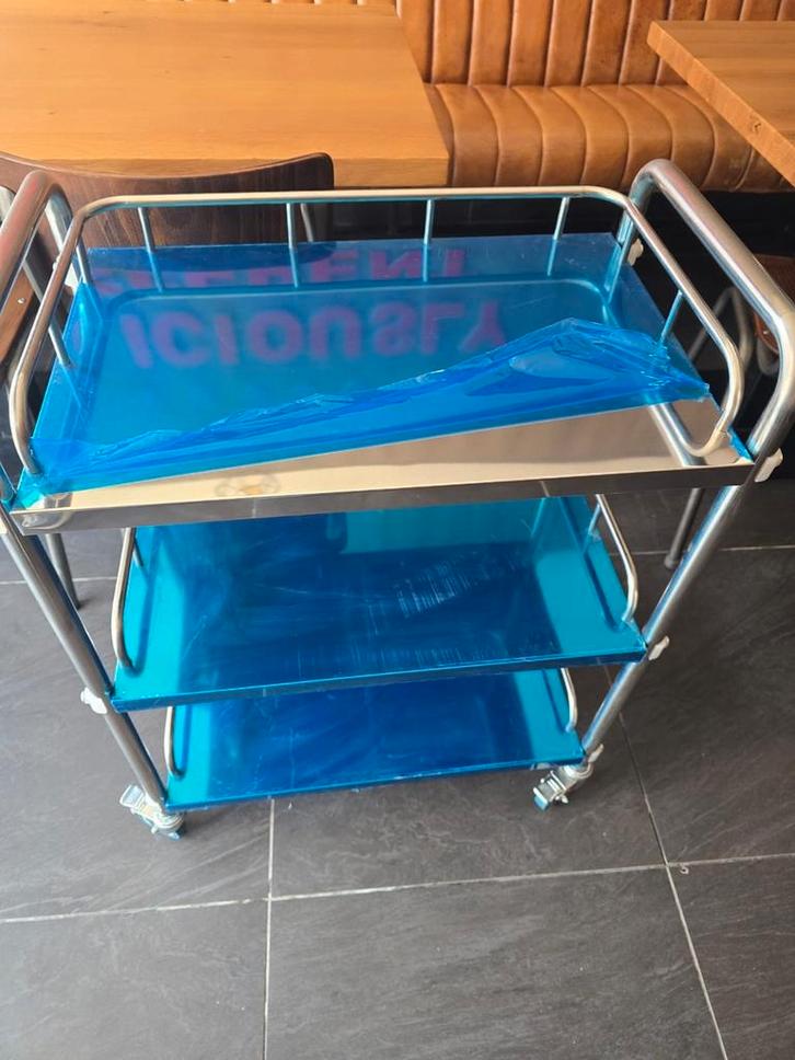 Chariot inox 3 étages sur roulettes Neuf, Articles professionnels, Horeca | Autre, Enlèvement ou Envoi