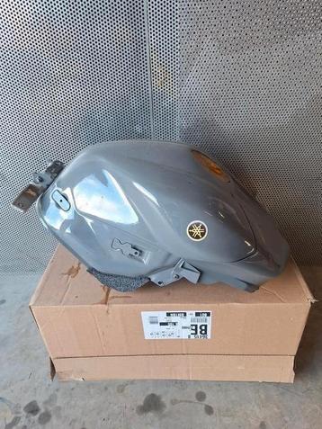 R6 rj11 benzinetank  beschikbaar voor biedingen