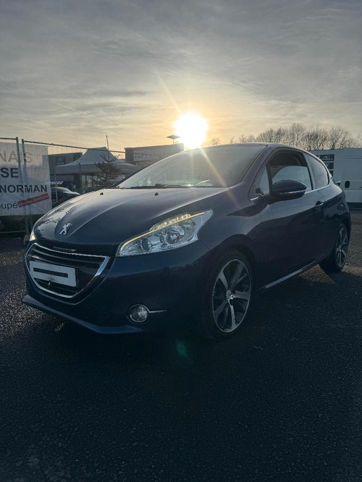 Peugeot 208 1.6 HDI toutes options, Autos, Peugeot, Particulier, ABS, Airbags, Alarme, Ordinateur de bord, Intérieur cuir, Peinture métallisée