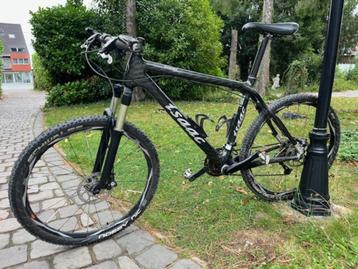 VTT Isaac Impact Full Carbon - 30 vitesses - excellent état, Vélos & Vélomoteurs, Vélos | Hommes | Vélos de sport & Vélo de randonnée