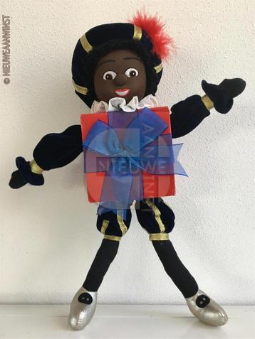 Authentieke Etos kado zwarte Piet pop - 45cm, blauw/rood disponible aux enchères