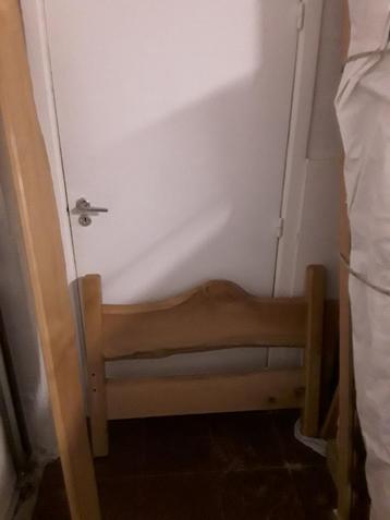 Mooi uniek 1persoonsbed , alles bij, nergens te koop beschikbaar voor biedingen
