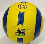 Ballon football Nike T90 Premier League 5 Match jaune-bleu, Collections, Articles de Sport & Football, Autres types, Enlèvement ou Envoi