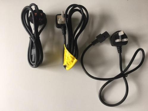 TE KOOP: 3 Engelse (UK) stekkers met voedingskabel, Doe-het-zelf en Bouw, Elektriciteit en Kabels, Nieuw, Kabel of Snoer, Ophalen of Verzenden