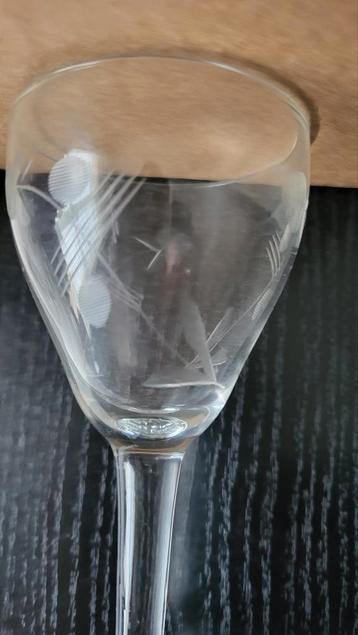 7 vintage glazen op voet beschikbaar voor biedingen