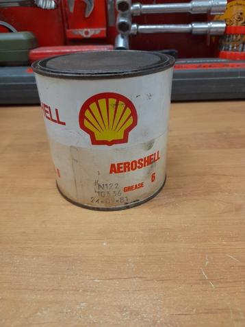 lege vetpot met oude schaal en aeroshell beschikbaar voor biedingen
