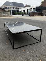 Tijdloze marmeren salontafel die verfijnde luxe samenbrengt., Huis en Inrichting, Tafels | Salontafels, Ophalen, Zo goed als nieuw