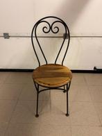 2 smeedijzeren stoelen – houten zitvlak, binnen/buiten, Huis en Inrichting, Ophalen, Twee, Bruin, Zo goed als nieuw