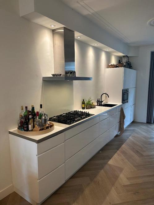STRAKKE RECHTE HOOGGLANS GREEPLOOS KEUKEN 4,92M +APPARATUUR, Huis en Inrichting, Keuken | Complete keukens, Zo goed als nieuw