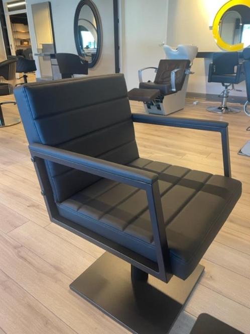 Kapperstoel Tempo knipstoel kapsaloninterieur barber kapper, Huis en Inrichting, Zetels | Voetbanken en poefs, Nieuw, 75 tot 100 cm