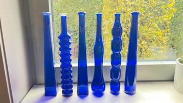 Glazen vazen beschikbaar voor biedingen