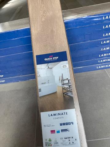 Parquet stratifie Quick-Step - 13m2 beschikbaar voor biedingen
